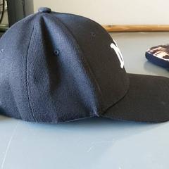 Kleding - Pet zwart، كما تم الإبلاغ عنه بواسطة Centraal magazijn عبر iLost