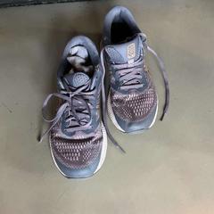 Schuh, gemeldet von Hotel V Fizeaustraat über iLost