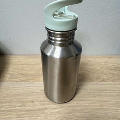 Üveg, amint azt IKEA Praha – Zličín az iLost segítségével jelentette.