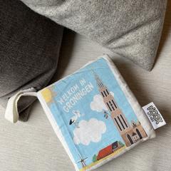 Welkom in Groningen baby boekje, come riportato a iLost