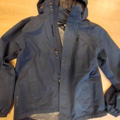 Chaqueta blauw, ha sido reportado por Qbuzz DMG con iLost