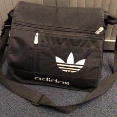 Sorbalda poltsa Adidas, gisa salatu by Gemeente Arnhem iLost erabiliz