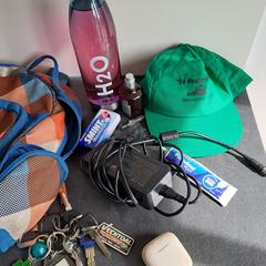 Rugzak blauw,wit,rood, como reportado ao iLost