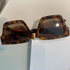 Okulary słoneczne, zgłoszono przez Gebo Tours przy użyciu iLost