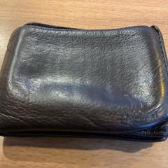 Lommebok Bokhari, som rapportert av Gemeente Amsterdam - Bureau Gevonden Voorwerpen ved bruk av iLost