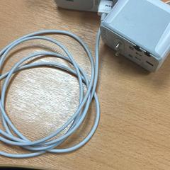 Adaptador, como reportado por Sheraton Brussels Airport Hotel utilizando o iLost