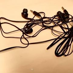 Headset, segons ha informat Mövenpick Hotel Amsterdam City Centre mitjançant iLost