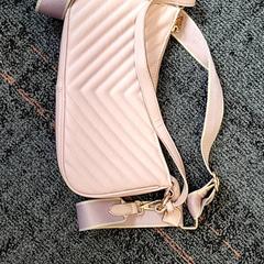 Handbag Roze, as reported by Connexxion Haarlem IJmond using iLost