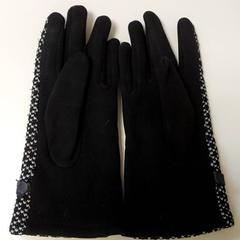 Kleding  - Handschoen, a été signalé par Centraal magazijn utilisant iLost