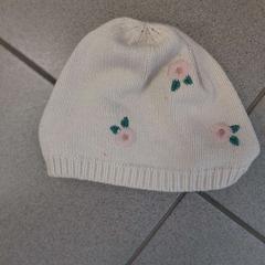 قبعة صغيرة Wit Bloemen، كما تم الإبلاغ عنه بواسطة Regio Oost-Vlaanderen عبر iLost