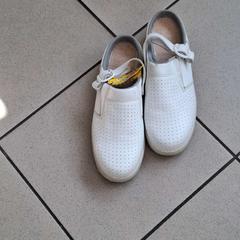 Chaussures de travail Sabots blancs, a été signalé par ilévia utilisant iLost