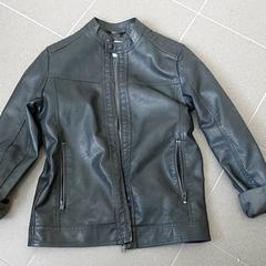 의류 - Leren jas, iLost를 사용하여 Regio Limburg - Leuven에 보고됨