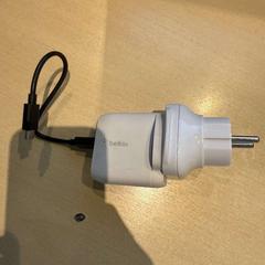 Chargeur wit met zwart draadje, a été signalé par Haven Hotel Rotterdam utilisant iLost