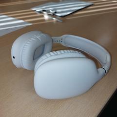 Witte hoofdtelefoon, as reported by RRReis Overijssel / Flevoland-IJsselmond using iLost