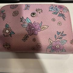 Portemonnee Op naam van francblu، كما تم الإبلاغ عنه بواسطة Gemeente Amsterdam عبر iLost