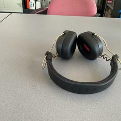 Headphones, as reported by Breng Arnhem using iLost