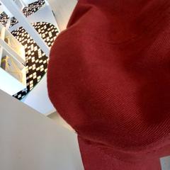 Gorra d'home Rouge-bordeaux, segons ha informat IKEA Rouen Tourville-La-Rivière mitjançant iLost