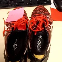 Zapatos shoos, segundo informou Mövenpick Hotel Amsterdam City Centre usando iLost