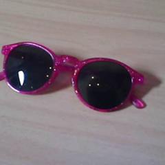Sluneční brýle Roze, kinderzonnebril, jak nahlášeno Het Spoorwegmuseum pomocí iLost