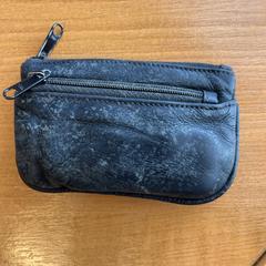 Kleine zwarte portemonnee, como reportado ao iLost