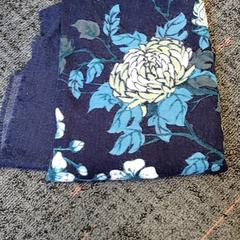 Šál & Zabaľte Blauw gebloemd, ako bolo nahlásené Connexxion Haarlem IJmond pomocou iLost