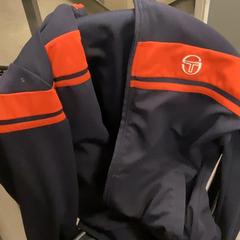 Jacket Red/blue, as reported by MEININGER Hotel Copenhagen using iLost