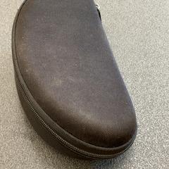 Etui à lunettes avec lunettes schwarz, a été signalé par Schönbrunn "Group Center" utilisant iLost