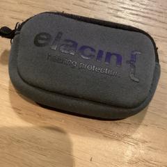 Tapones para los oídos, ha sido reportado por Poppodium 013 con iLost