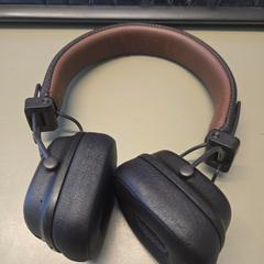 Headphones bruin/zwart, as reported by Vrije Universiteit Brussel (VUB) using iLost