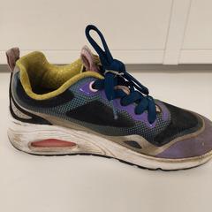 Sneaker Skechers, rapporterat av Avonturenpark Hellendoorn med iLost