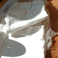 Pantaloni, come riportato da BOAT&CO utilizzando iLost