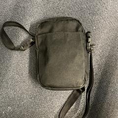 Bolsa Zwart Dhr Horvath Krisztian, segundo informou Gemeente Arnhem usando iLost