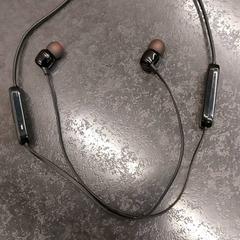 Auricolari, come riportato da Rotterdam The Hague Airport utilizzando iLost