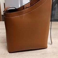 حقيبة يد، كما تم الإبلاغ عنه بواسطة EBS Spijkenisse عبر iLost