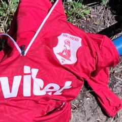 Rode Sport vest (Griekse club) an iLost gemeldet