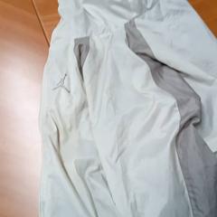 Jakke, som rapportert av Regio Limburg - Leuven ved bruk av iLost