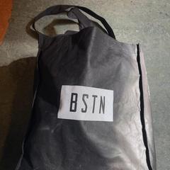 Bolsa Black, segundo informou KABUL à GoGo / Teatro usando iLost