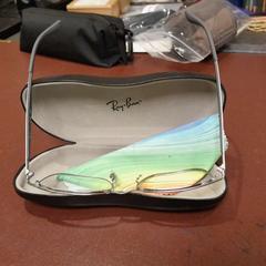 Glasses case with glasses noir, as reported by TCL using iLost