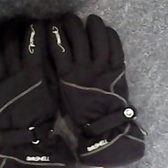 Handschoenen Zwart soft shelll, zoals gemeld door SnowWorld Landgraaf met iLost