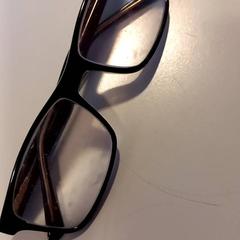 Óculos, como reportado por Arriva Limburg Noord utilizando o iLost