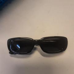 Zonnebril، كما تم الإبلاغ عنه بواسطة Arriva Zuid Holland Noord عبر iLost