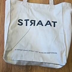 Hordtáska, amint azt GVB az iLost segítségével jelentette.