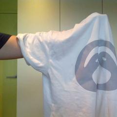 Tshirt blanc denjo, a été signalé par MEININGER Hotel Lyon Centre Berthelot utilisant iLost