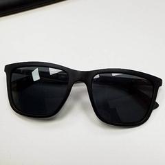 Occhiali da sole, come riportato da ilévia utilizzando iLost