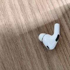 Earbud white, gemeldet von Vrije Universiteit Brussel (VUB) über iLost