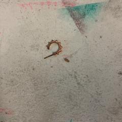 イヤリング Goud met stekels がiLostで Artis によって報告されました