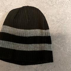 Kleding  - Muts, a été signalé par Centraal magazijn utilisant iLost