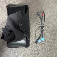 Bril Ralph Lauren, amint azt az iLostnak jelentették.