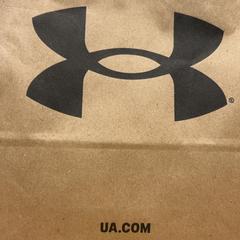 Purchase under armour, a été signalé par Designer Outlet Roermond utilisant iLost