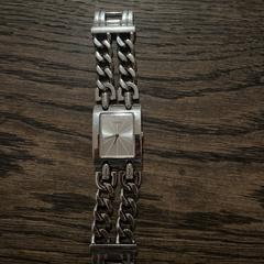 Guess horloge zilver, ako bolo nahlásené iLost
